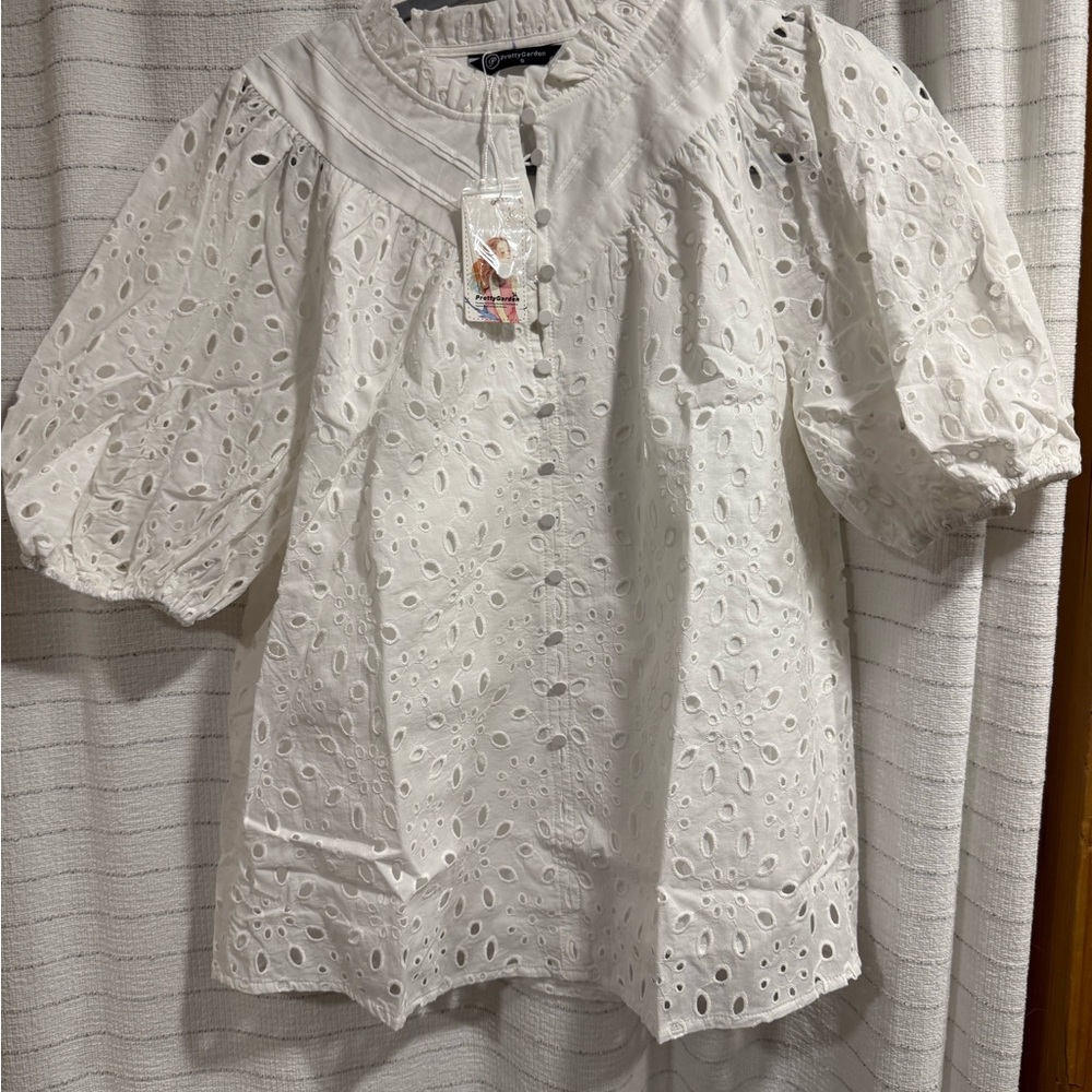 Chic White Eyelet Puff Sleeve Blouse